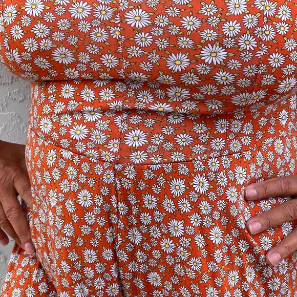 Forever 21 Burnt Orange Daisy Floral Romper | Skinny strap low back Size Large - Picture 5 of 10
